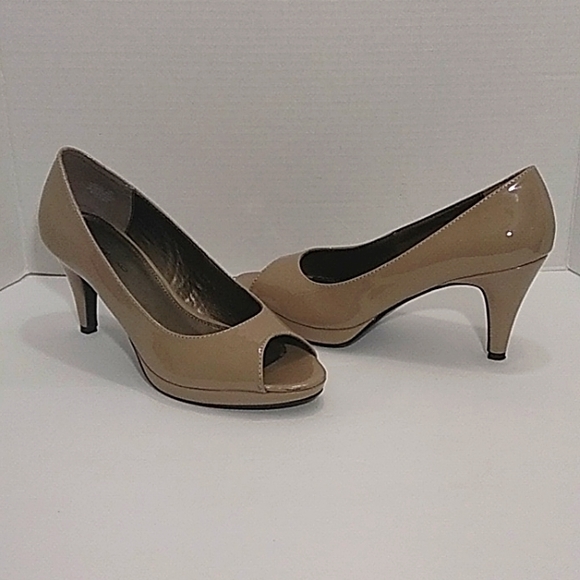 Bandolino "BDMYLAH" Heels 👡 - Picture 3 of 12